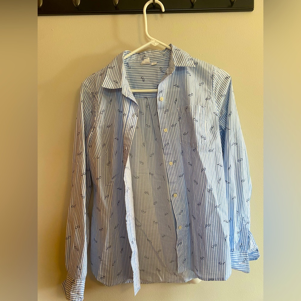 Gap button up worn a few times but still in new condition, size xs